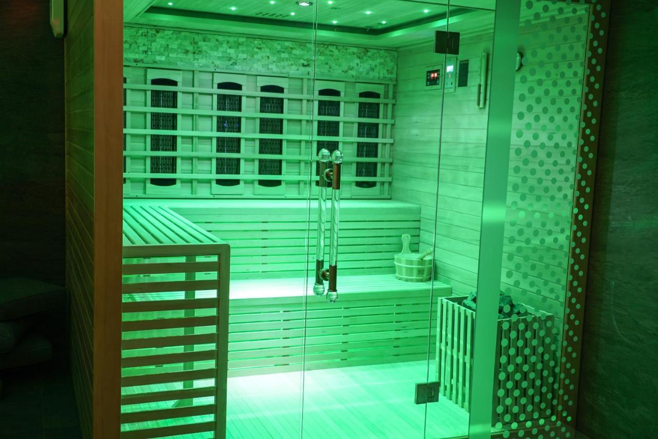 Luxury Villa Moravany nad Vahom Luaran gambar