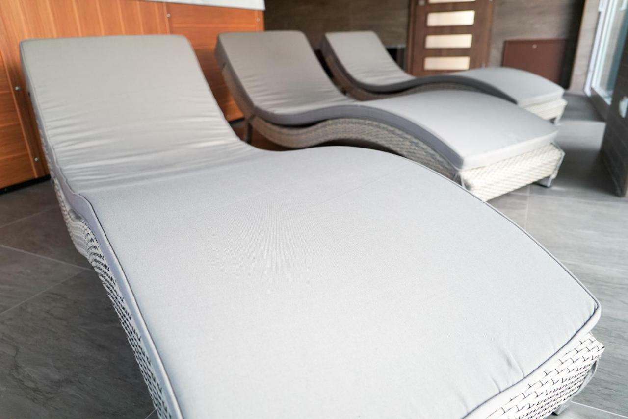Luxury Villa Moravany nad Vahom Luaran gambar