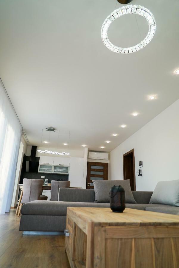 Luxury Villa Moravany nad Vahom Luaran gambar