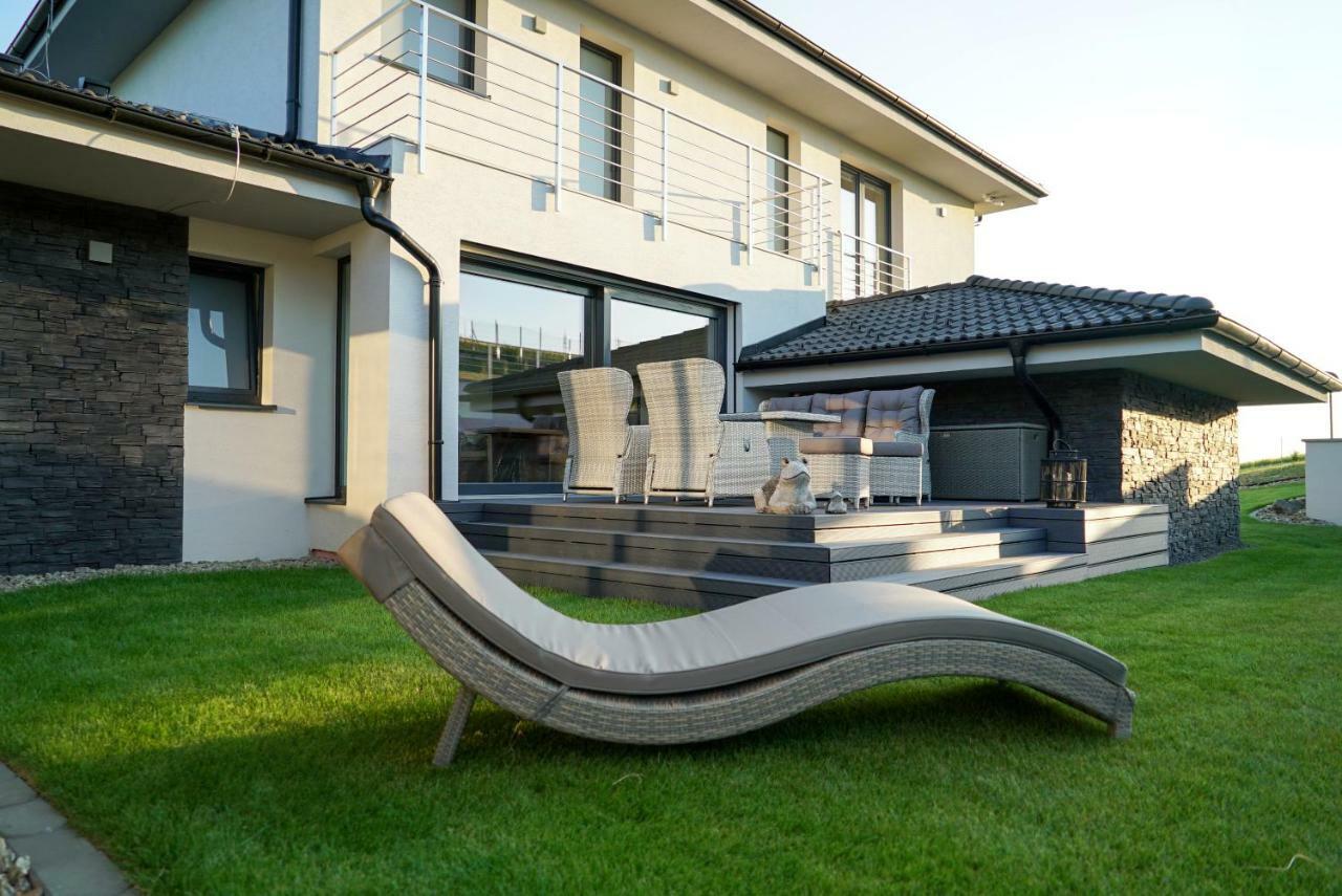 Luxury Villa Moravany nad Vahom Luaran gambar