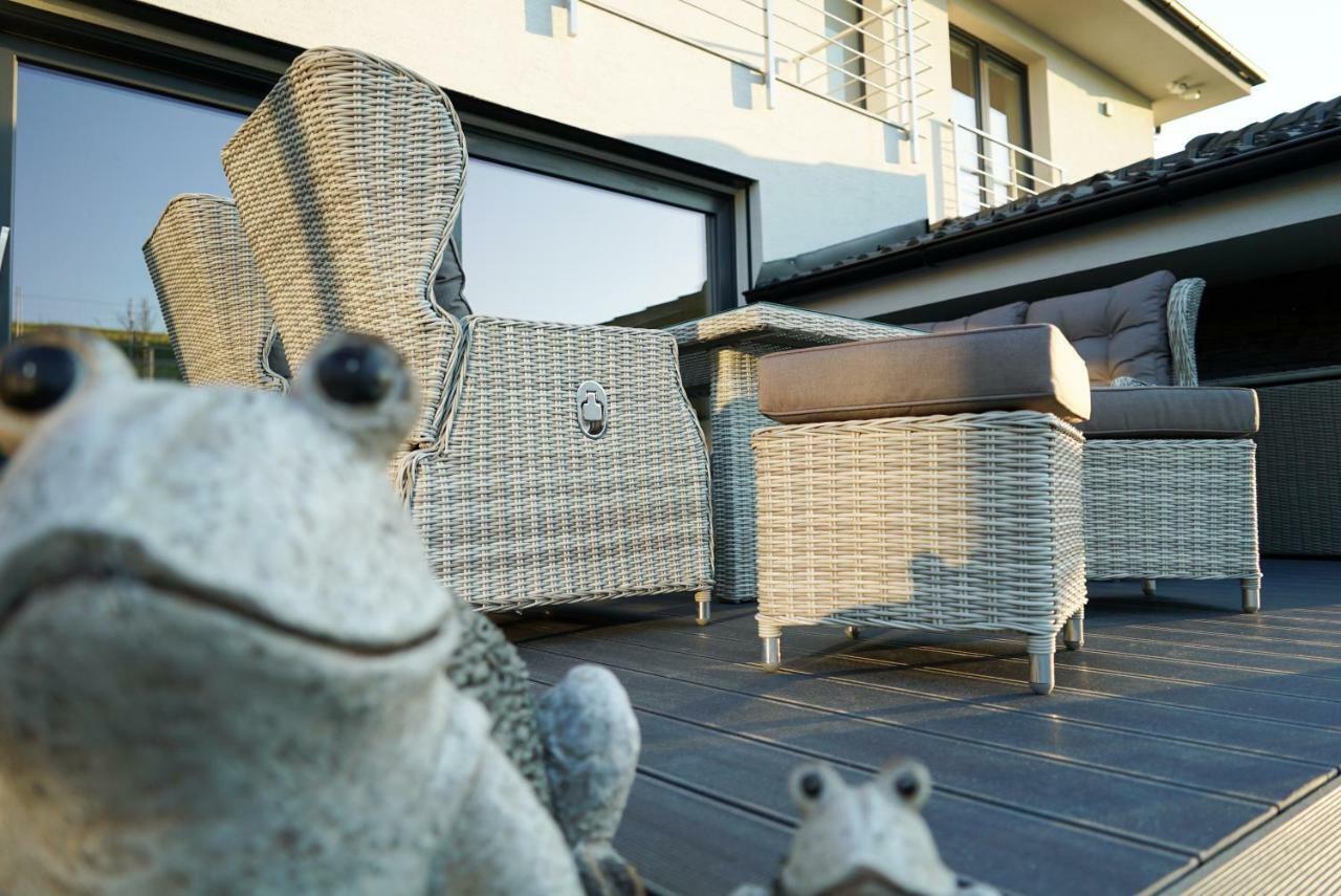 Luxury Villa Moravany nad Vahom Luaran gambar