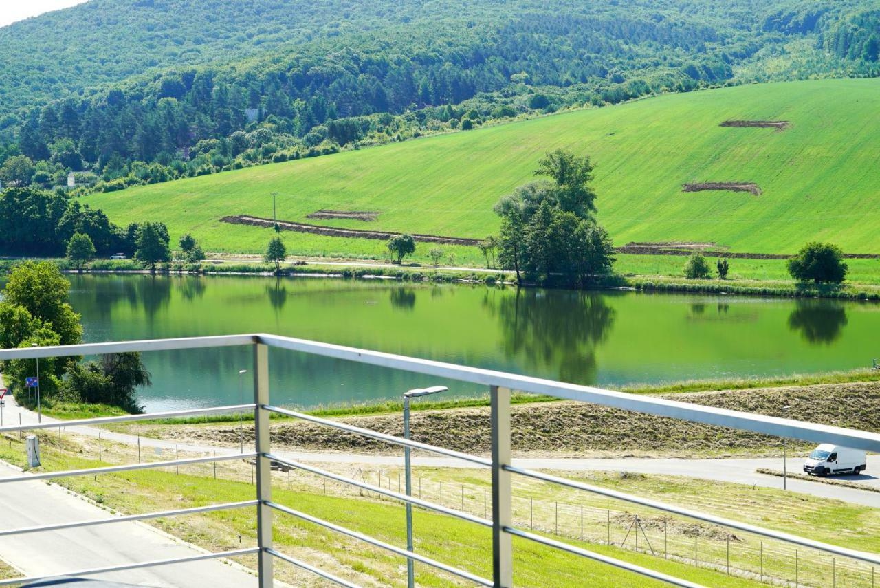 Luxury Villa Moravany nad Vahom Luaran gambar