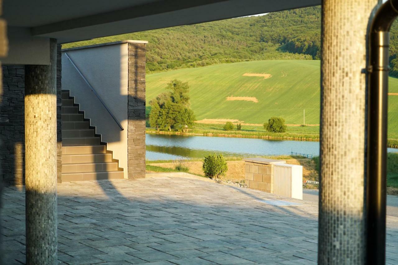 Luxury Villa Moravany nad Vahom Luaran gambar