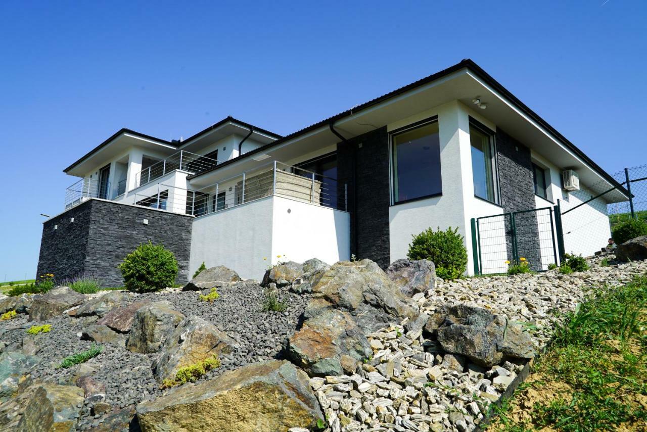 Luxury Villa Moravany nad Vahom Luaran gambar