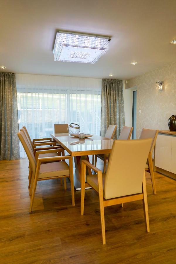 Luxury Villa Moravany nad Vahom Luaran gambar