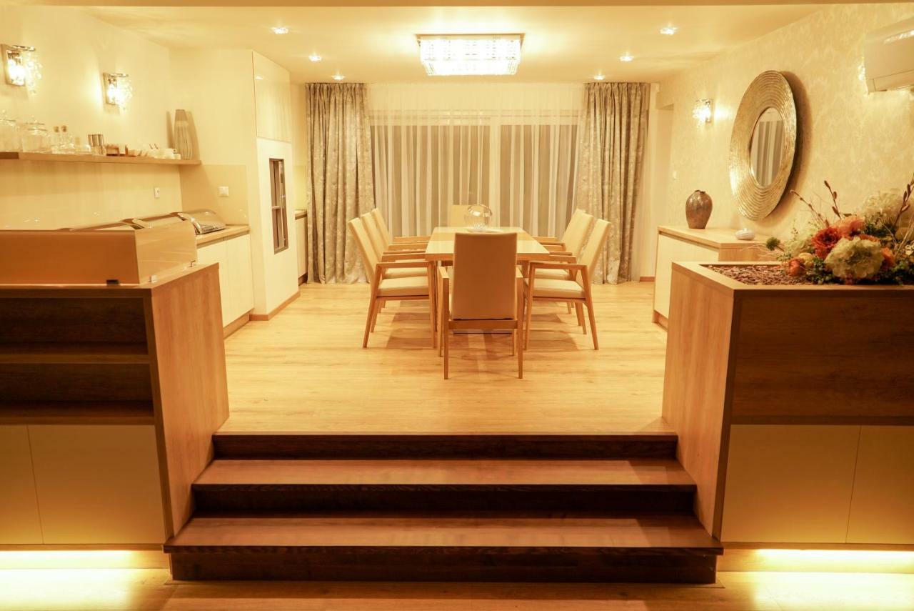 Luxury Villa Moravany nad Vahom Luaran gambar