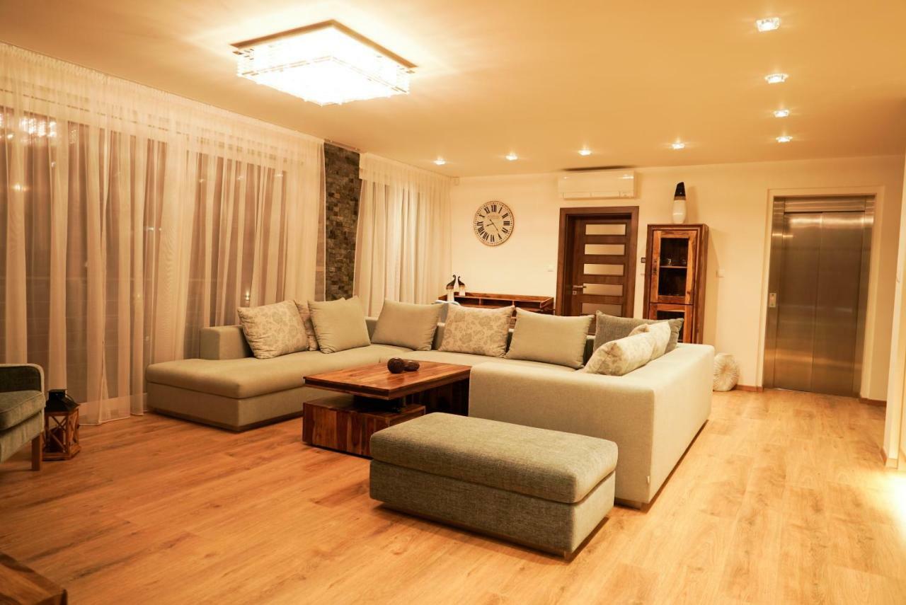 Luxury Villa Moravany nad Vahom Luaran gambar