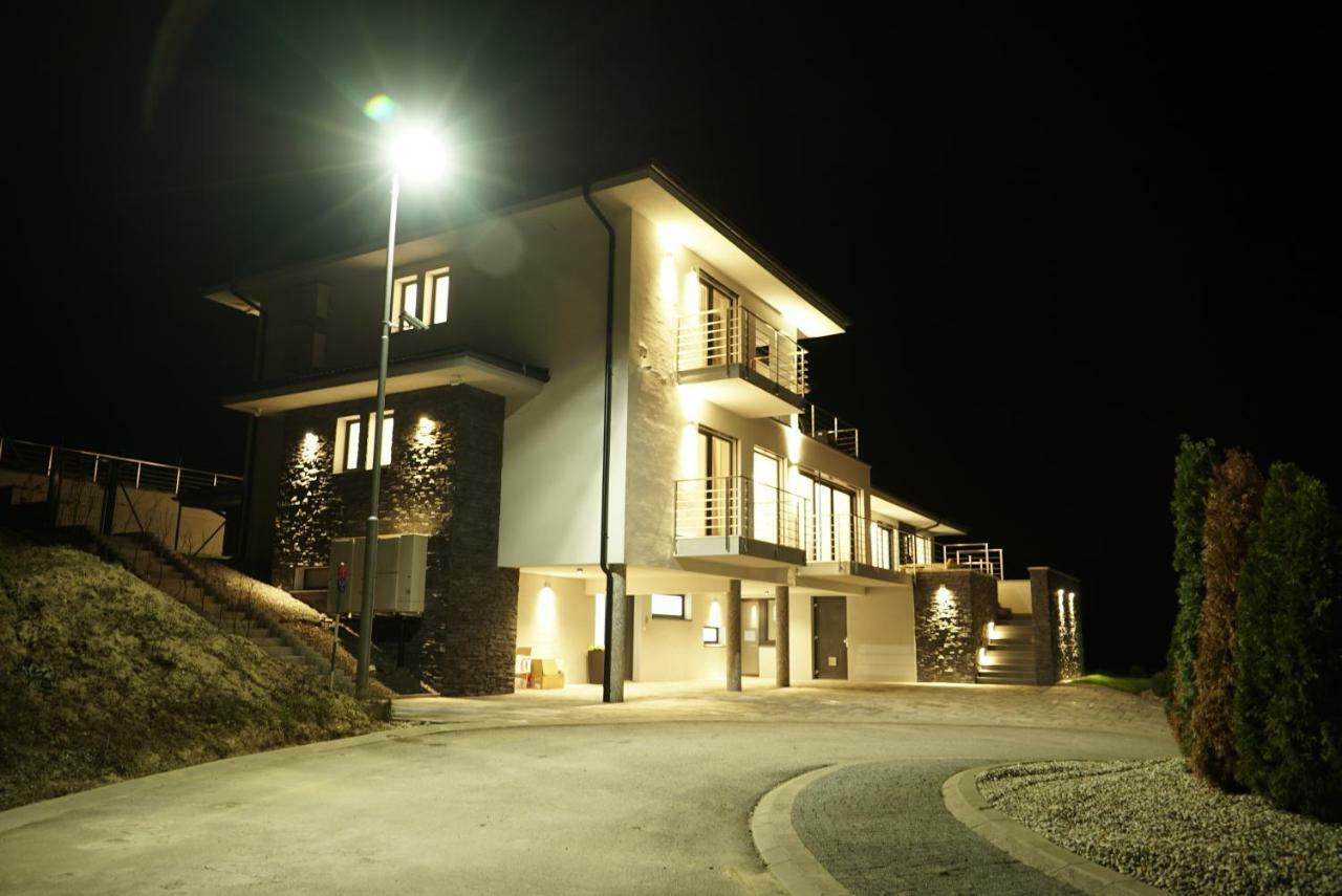 Luxury Villa Moravany nad Vahom Luaran gambar