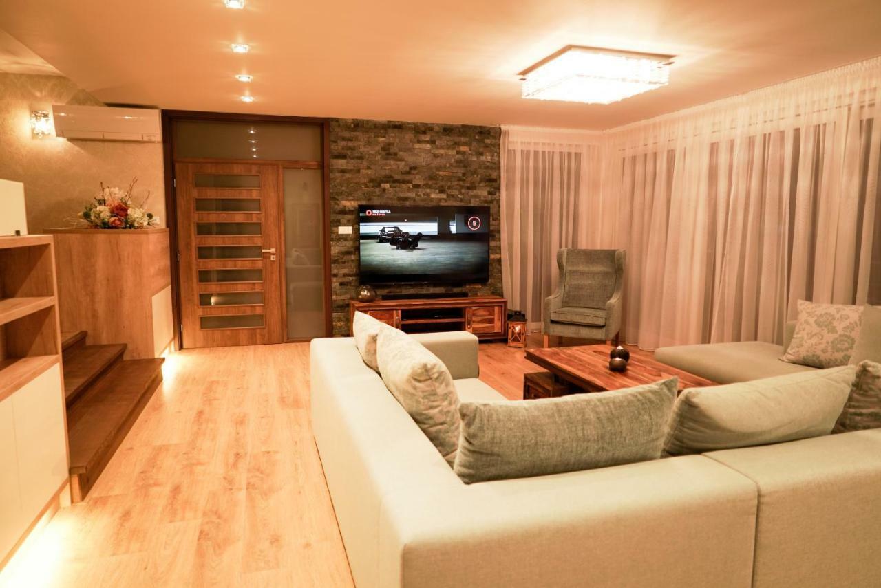 Luxury Villa Moravany nad Vahom Luaran gambar